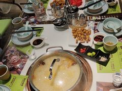 -洪氏嗨捞·猪肚鸡火锅(阳光天地店)
