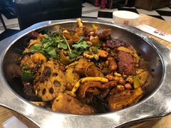 -愉肴麻辣香锅(中山路店)