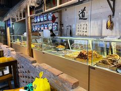 面包甜点陈列柜-聚合鑫东北熏酱熟食麻辣面(长阳店)