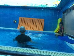 -蓝鲸奇亲子游泳俱乐部