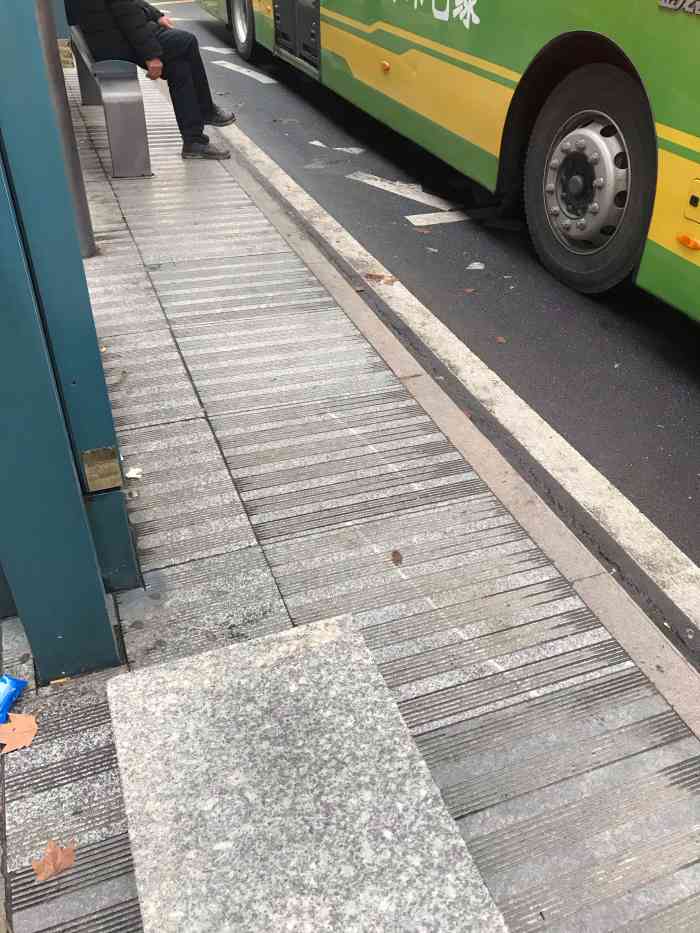 公交车站港越路口-"经过前期对金柯桥大道与万商路交叉口附近制.