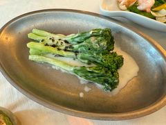 奶油酱配西兰苔-龟兹KUCINA·新疆菜(前滩L+PLAZA店)