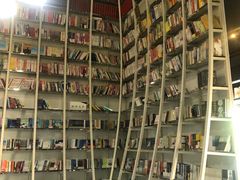 -钟书阁(松江泰晤士小镇店)