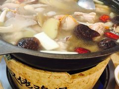 -芳村榕树头叹佬鸡煲(体育西店)
