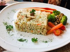 -Chom Cafe and Restaurant