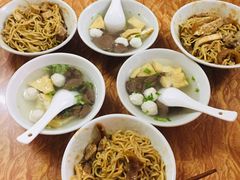 -松树干拌面店