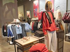 -阿迪达斯(来福士广场运动休闲集合店)