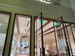 -VERIE BAKEHOUSE