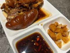 -老周家酱卤猪蹄私房菜(克拉玛依西街店)