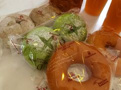 甜甜圈-顶东面包花园·生日蛋糕(世博店)