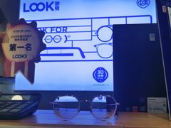 -LOOK眼镜·蔡司依视路配镜(宝山万达店)