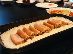 饭焐两头乌五花肉-庐灶江南·江南菜·四合院Bistro(东直门雍和宫·原华侨宾馆店)