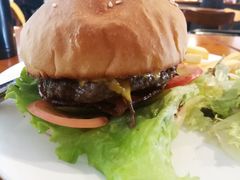 经典牛肉汉堡-ZEMOCAFE·FUSION FOOD(西交利物浦店)