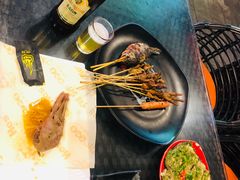 鸭头-何师烧烤·香辣蟹·川菜·30年老品牌(太古里旗舰店)