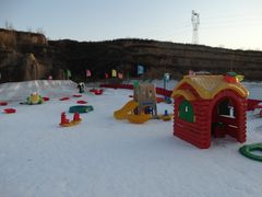-采薇庄园四季滑雪场