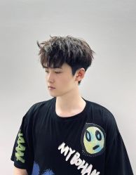 -一家只做男发烫染的店