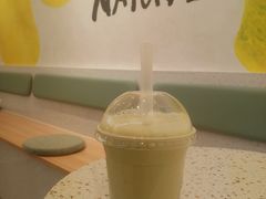 牛油果香蕉奶昔-Natural Moment天然果汁(天汇广场igc店)
