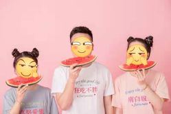 -现代经典婚纱摄影