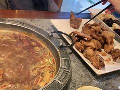 -八次方巴乡石锅鱼·金海湖水库活鱼(谷丰东路店)