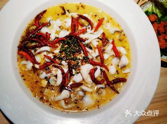 中钰6楼，从西边电梯上去拐弯就能看到，主推酸菜鱼