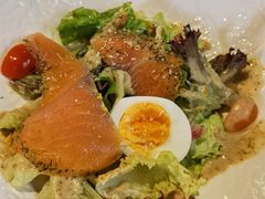 烟熏三文鱼色拉-YUE·6·西式融合餐厅(外滩六号店)