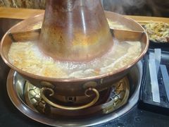 -果松木炭酸菜铜火锅·外婆参鸡汤