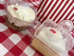 -红宝石·鲜奶小方·海派西点房(南丹店)