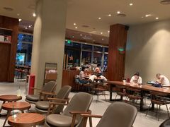 大堂-星巴克(广州百信广场东区店)