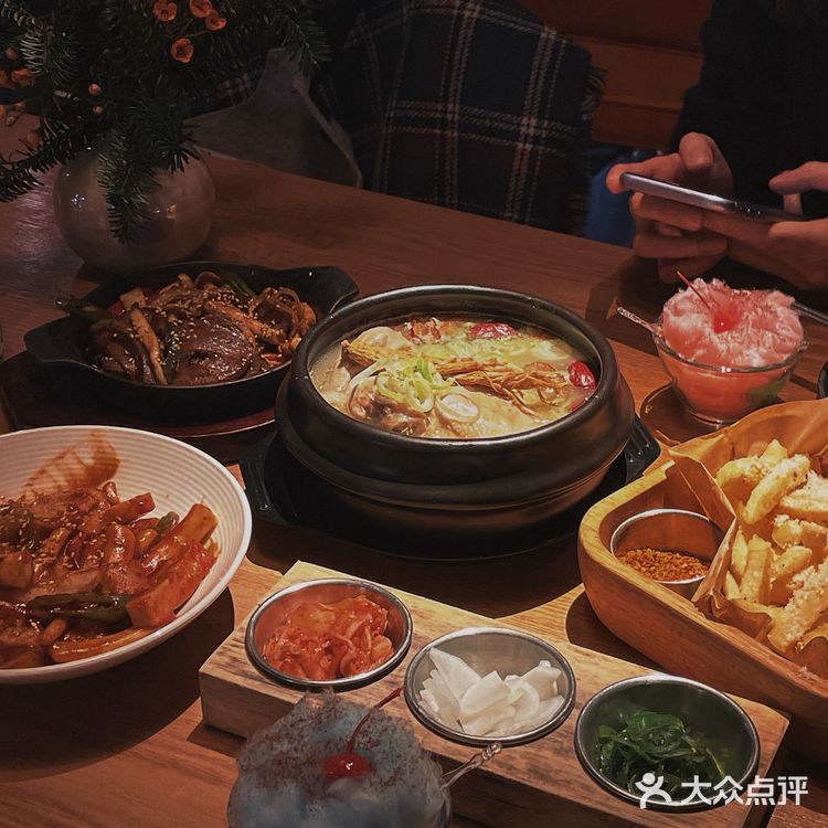 💫🎄超有圣诞氛围的韩式创意料理店！🔥人参鸡汤冬季养身首选！