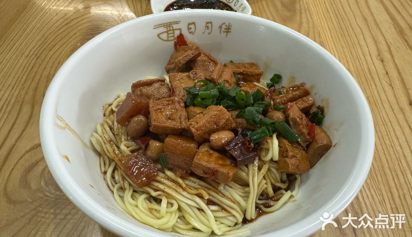 新场古镇日月伴