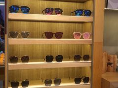 -LOOK眼镜·蔡司依视路配镜(宝山万达店)