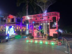 -亚龙湾亚泰商业街