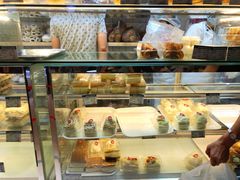 面包甜点陈列柜-白玉兰食品甜凤店(合生汇店)