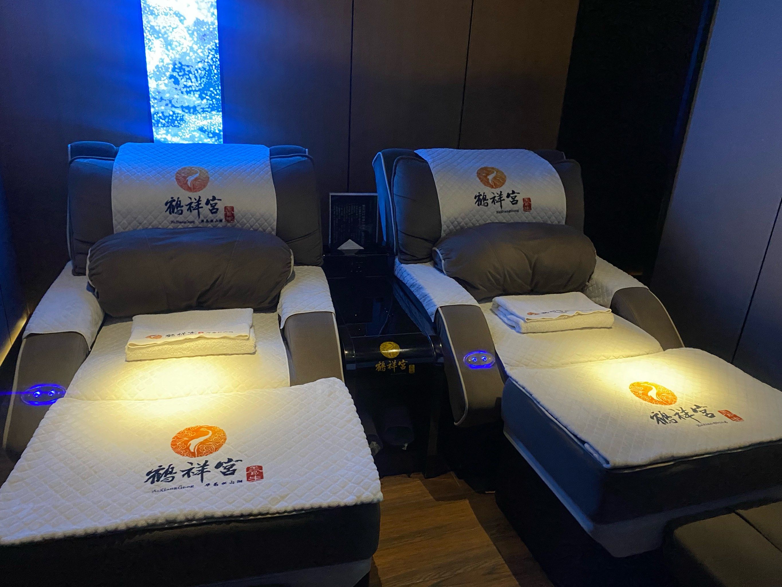 足浴养生 
店内设施齐全,环境优美舒适,很适合,午休,朋友聚会的好