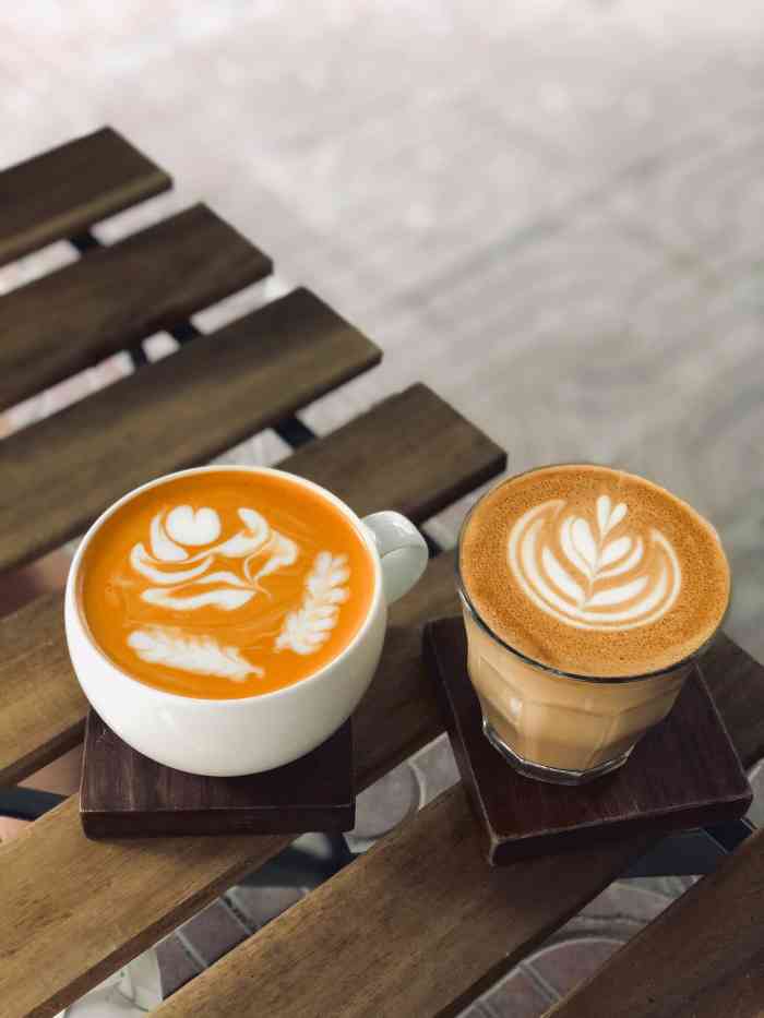 aroma.coffee-"08装修环境属工业风格咖啡厅,主色调为黑.