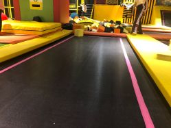 -蹦蹦跳跳(新奥购物中心店)