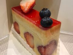 草莓-Dough&Joe团憩(瑞虹天地月亮湾店)