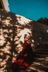 -现代经典婚纱摄影