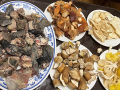 -东巴谷野生菌火锅餐厅