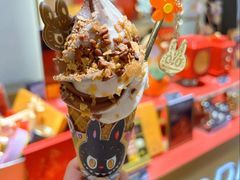 榛子黑巧双拼拉布布联名款冰淇淋-GODIVA(王府井apm店)