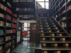 -钟书阁(松江泰晤士小镇店)