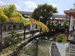 -茅草房·河畔园林火锅