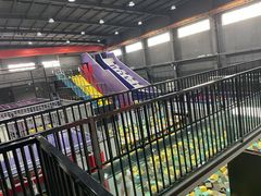 -嘿哟动霸CHUA·新潮玩运动娱乐中心·蹦床滑冰团建乐园