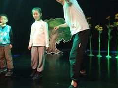 -猴有戏教育戏剧·音乐剧·主持口才·演讲朗诵辩论(环球港华师大校区)