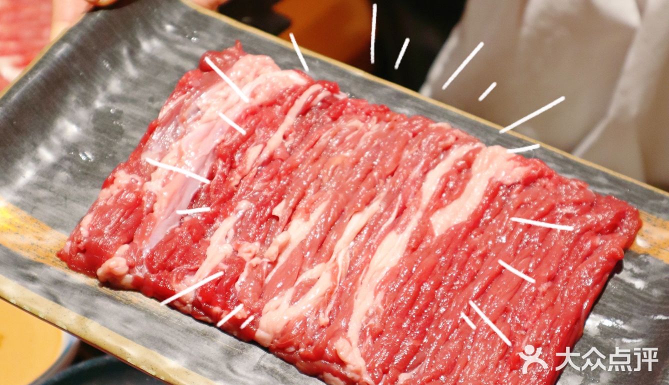 天呐！整盘下肉的铜锅涮是最过瘾的