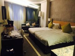 卧室还有小沙发-香港港威酒店-马哥孛罗