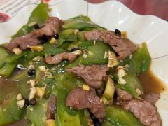 凉瓜炒牛肉-华园农庄·特色炭烧鸡·北江河鲜