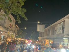 -周日夜市
