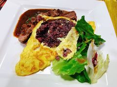 黑椒牛柳蛋包糙米饭-法蘭西町西餐厅