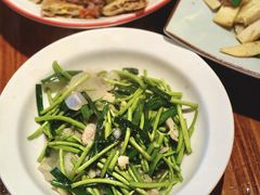 藜蒿炒腊肉-民俗村柴火灶·景德江西菜(中国陶瓷博物馆店)